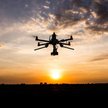 Drony nad Polską są dziś poza kontrolą. Polska Agencja Żeglugi Powietrznej szuka technologii, która 