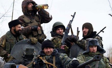 90 proc. rosyjskich najemników w Afryce walczyło wczesniejw Donbasie. Na zdjęciu Rosjanie w pobliżu 