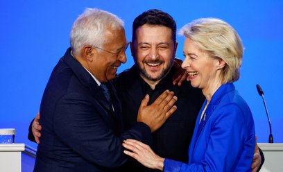 Prezydent Ukrainy Wołodymyr Zełenski, przewodnicząca Komisji Europejskiej Ursula von der Leyen i prz