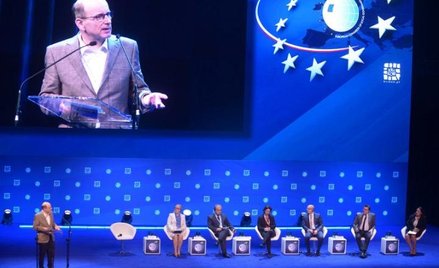 Obawiam się, że w Europie nasila się tendencja centralizacji decyzji i silnej pozycji rządów – mówił