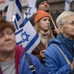 Niedzielny wiec „Solidarni z Izraelem” organizowany przez Fundację Pojednanie przed ambasadą Izraela