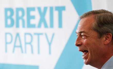 Brexit rozsadza partyjny duopol