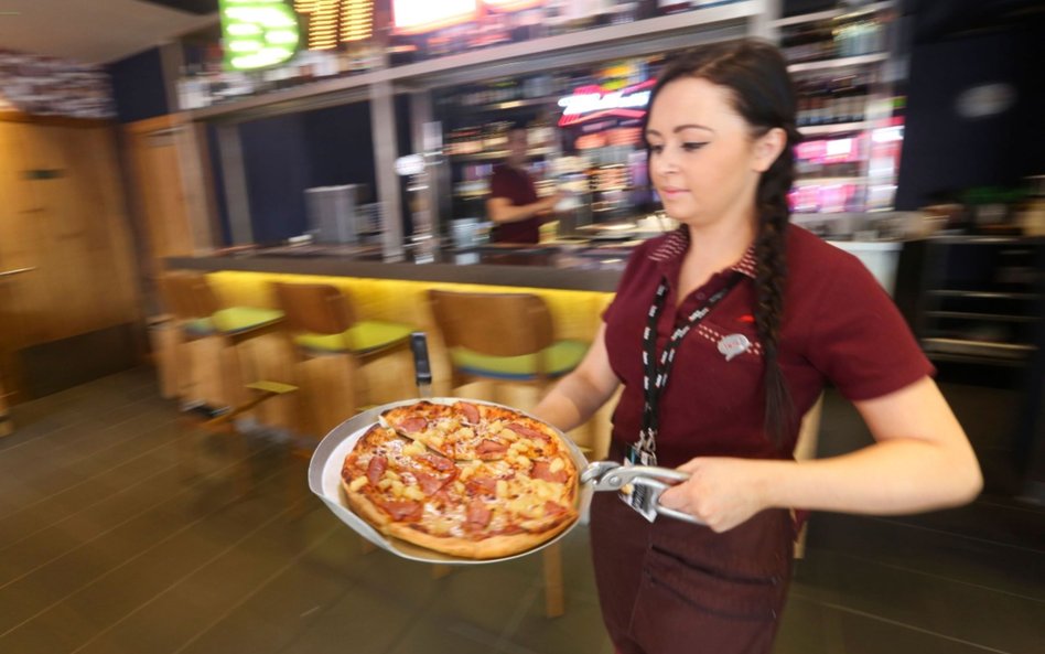 Rewolucja w Pizza Hut. Wprowadza pizzę z roślinną kiełbasą