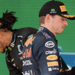 Lewis Hamilton (z lewej) i Max Verstappen: w Abu Zabi zwycięzca weźmie wszystko.