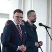 Szymon Hołownia (z lewej) zapewniał w sobotę, że głos mediów jest „słyszany”. Wcześniej lider PSL Wł