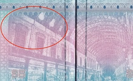 Nie zauważyli znaku wodnego „pożyczając” zdjęcie do paszportu. Teraz jest wszędzie