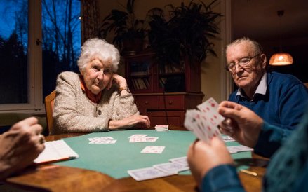 Barbara Jeżewska ze swoją ekipą brydżową