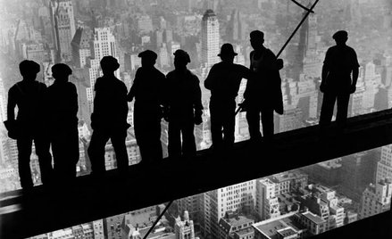 Adam Smith pisał: „Nawet najniższa kategoria zwykłych robotników powinna zarobić co najmniej dwa raz