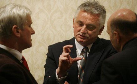Mirosław Drzewiecki (w środku) z Michałem Listkiewiczem i Grzegorzem Lato