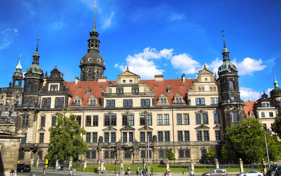 W 1701 r. zamek częściowo spłonął. O odbudowie zdecydował August II Mocny, wówczas król Polski.