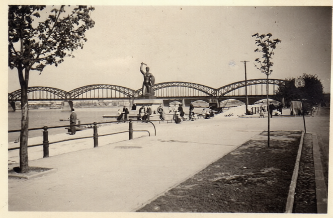 Pomnik warszawskiej Syreny w latach okupacji niemieckiej