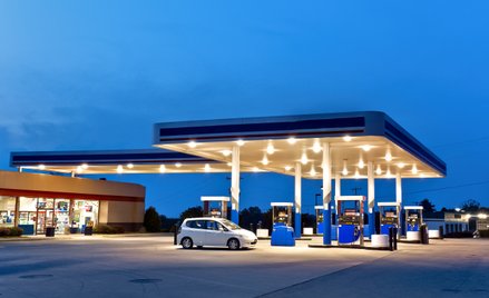 Alkohol wyjedzie ze stacji paliw? Ministerstwo Zdrowia pracuje nad zmianami