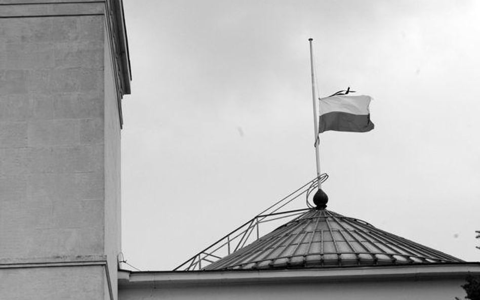 Żałoba narodowa przedłużona