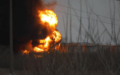 Pożar, który miał być efektem ataku ukraińskich śmigłowców na skład paliw w obwodzie biełgorodzkim