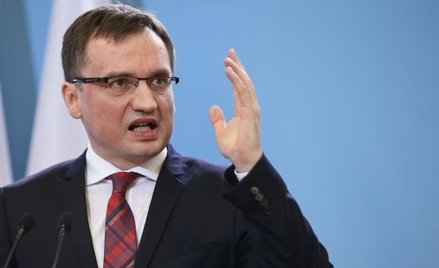 Jak sądy uznające orzeczenia TK mają współpracować z podległą Zbigniewowi Ziobrze prokuraturą, która