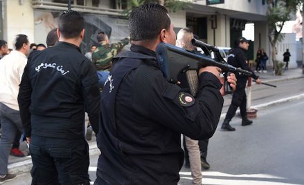Tunezja: Zamach w centrum Tunisu. Atak na policjantów