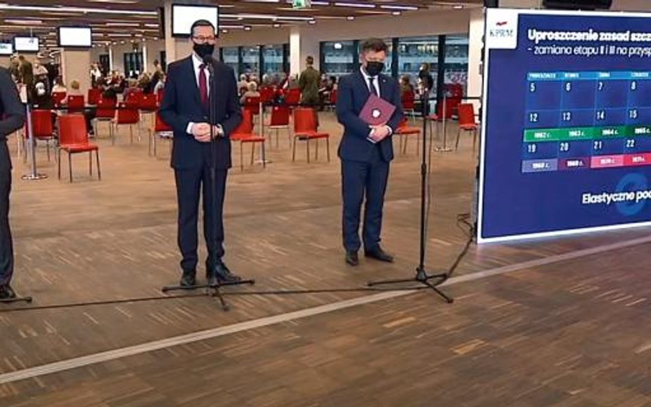 Rozszerzenie programu szczepień premier Mateusz Morawiecki i ministrowie Michał Dworczyk oraz Adam N