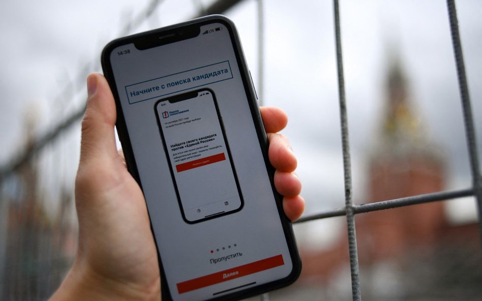 Rosja: Rozpoczęły się wybory. Google i Apple usuwają aplikację Nawalnego