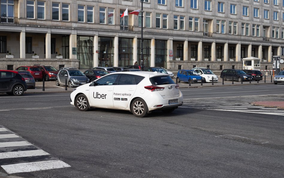 Nowe Lex Uber wchodzi w życie. Oto, co się zmienia w taxi na aplikację