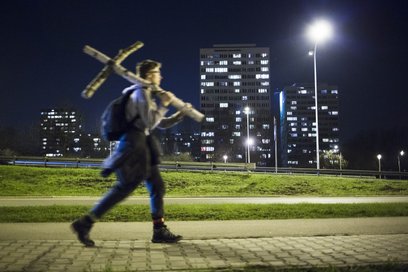Uczestnicy poruszają się samotnie lub w grupach maksymalnie 5-osobowych, a w czasie trasy obowiązuje