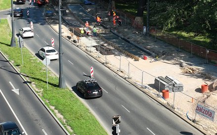 Wymiana torów sięgnęla przystanku przy Ogrodzie Saskim
