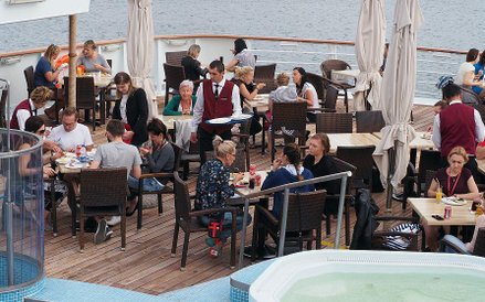 Śniadanie na świeżym powietrzu.