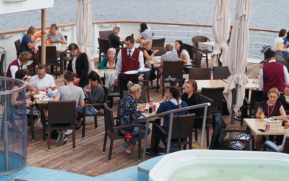 Śniadanie na świeżym powietrzu.