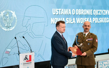 Minister Obrony Narodowej w rządzie PiS Mariusz Błaszczak i ówczesny szef CWCR Mirosław Bryś.
