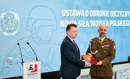 Minister Obrony Narodowej w rządzie PiS Mariusz Błaszczak i ówczesny szef CWCR Mirosław Bryś.