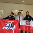 Szef litewskiego MSZ Linas Linkevičius oraz litewski i polski kierowca, którzy razem wystartują w ra