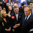Premier Donald Tusk (C-P), założycielka firmy BetaMed SA Beata Drzazga (L) i prezes Polskiej Rady Bi