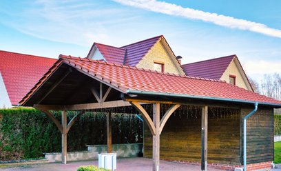 Budowa wiaty samochodowej na działce a prawo budowlane