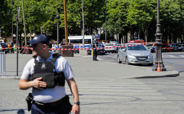 Paryż: "Próba zamachu na siły bezpieczeństwa"