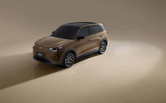 Leapmotor B03X ma 4,2 metra długości, ale dzięki rozstawowi osi 2,6 m oferuje przestrzeń, której nie