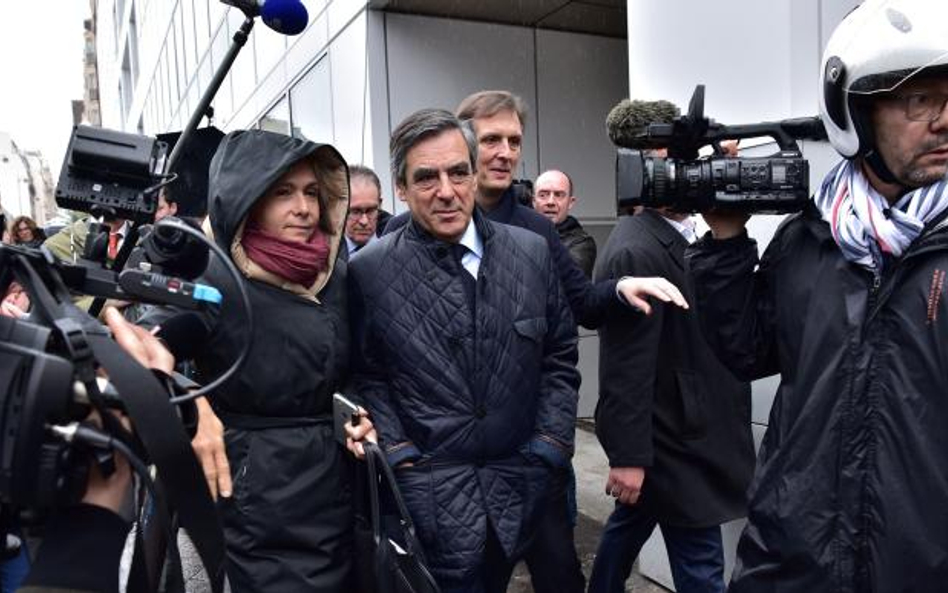 François Fillon był w środę rano całkowicie zaskoczony decyzją sędziów śledczych.