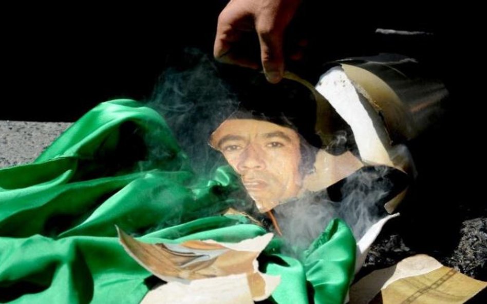 Walki w Trypolisie. Synowie dyktatora w rękach powstańców