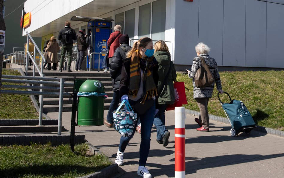 Rząd chce otwarcia sklepów w niedzielę, by pomóc Ukraińcom