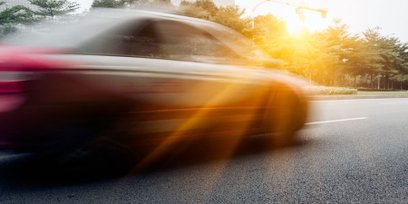 Z relacji właścicielki czworonoga wynikało, że jej sąsiad, przejeżdżając obok nich samochodem, nagle