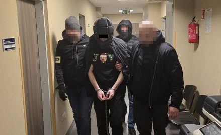 Policjanci ze Śródmieścia zatrzymali 23-latka podejrzanego o gwałt w bramie na Żurawiej w Warszawie,