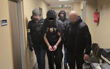 Policjanci ze Śródmieścia zatrzymali 23-latka podejrzanego o gwałt w bramie na Żurawiej w Warszawie,