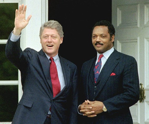 Jesse Jackson z Billem Clintonem, wówczas prezydentem-elektem, w 1992 r.