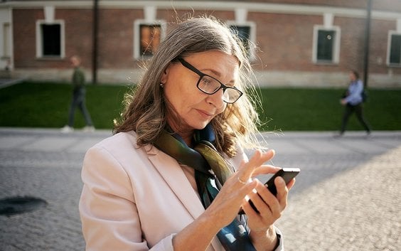 Znaczna część respondentów jest wciąż aktywna na rynku pracy (35,34% zadeklarowało pracę na etacie l