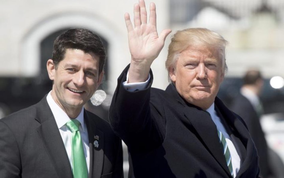 Prezydent Donald Trump i kongresmen Paul Ryan jeszcze jako polityczni sojusznicy.