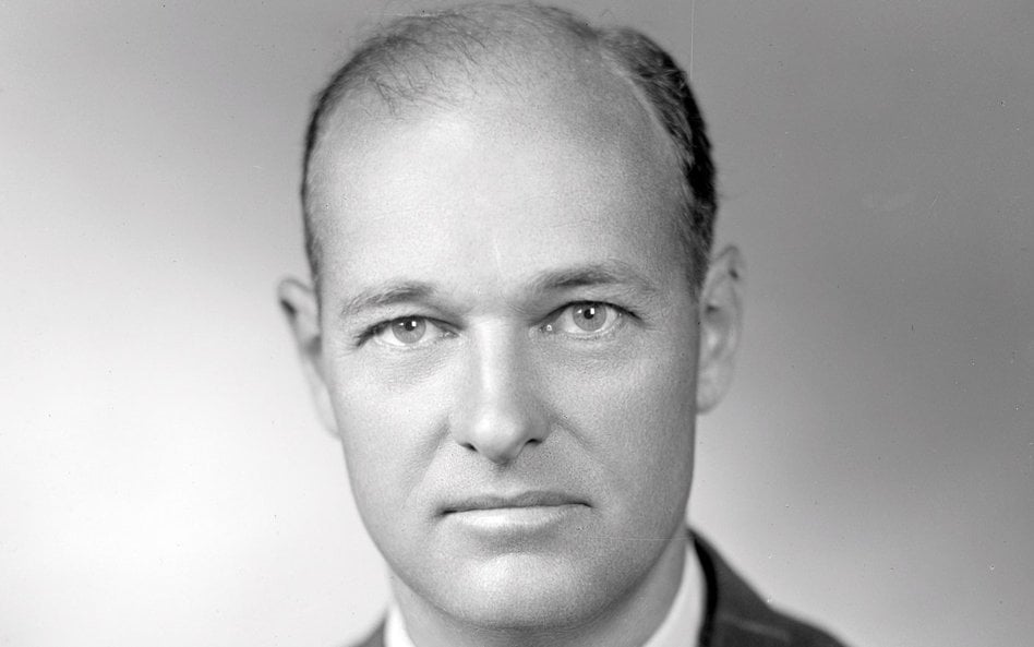George Kennan na zdjęciu z 1947 r. Rok wcześniej zaproponował coś, co z czasem nazwano „doktryną pow