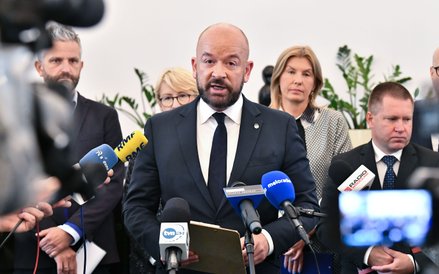 Jacek Sutryk, prezydent Wrocławia. Za jego plecami - Renata Granowska
