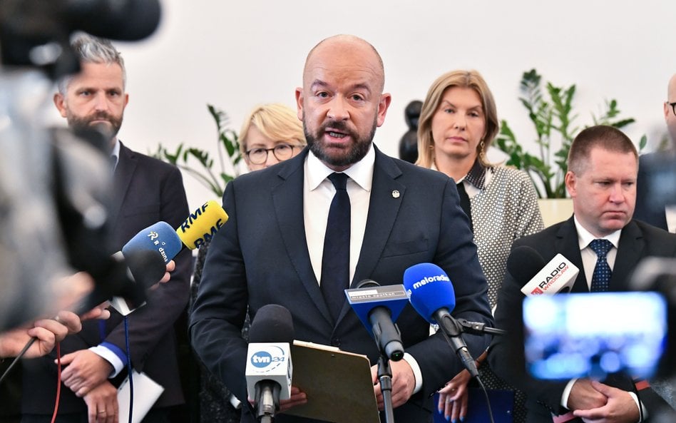 Jacek Sutryk, prezydent Wrocławia. Za jego plecami - Renata Granowska