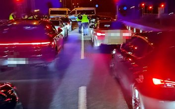 Nielegalne wyścigi organizowane na ulicach Warszawy to ogromne zagrożenie dla bezpieczeństwa w ruchu