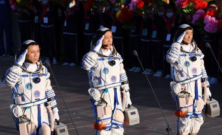 Chińscy astronauci wrócili na Ziemię po 90-dniowej misji