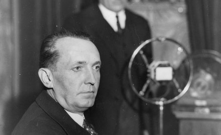 Poseł nadzwyczajny i minister pełnomocny Łotwy w Polsce Martin Nuksa przy mikrofonie w studiu Polski