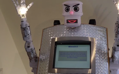 Robot "BlessU-2" błogosławi w niemieckim kościele